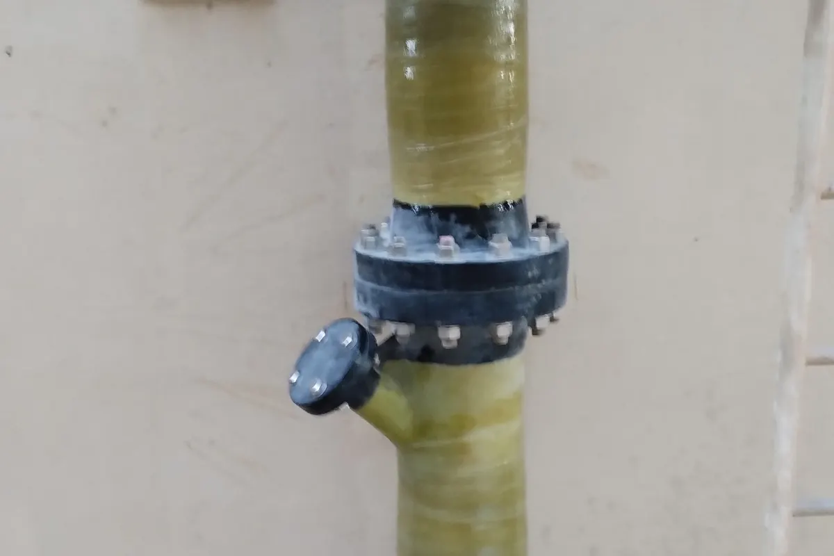 Vertical GRP pipe with laminated joint and flange